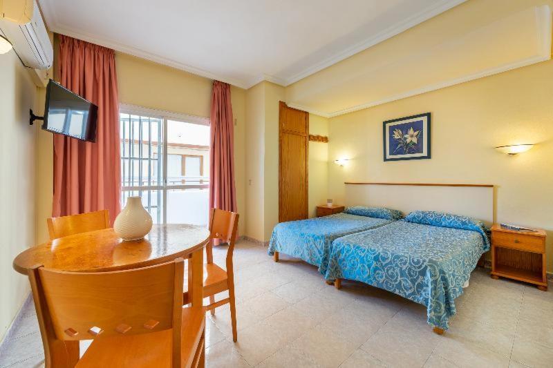 Hotel Apartamentos Vibra Lux Mar Ibiza-Stadt Zimmer foto